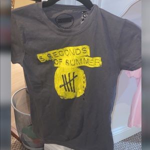 5SOS t shirt